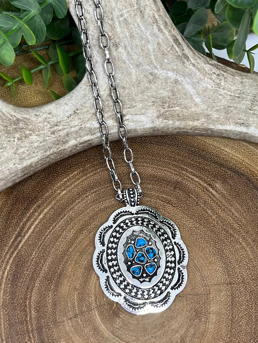 Appenzeller Fashion Link Chain With 6 Stone Concho Pendant