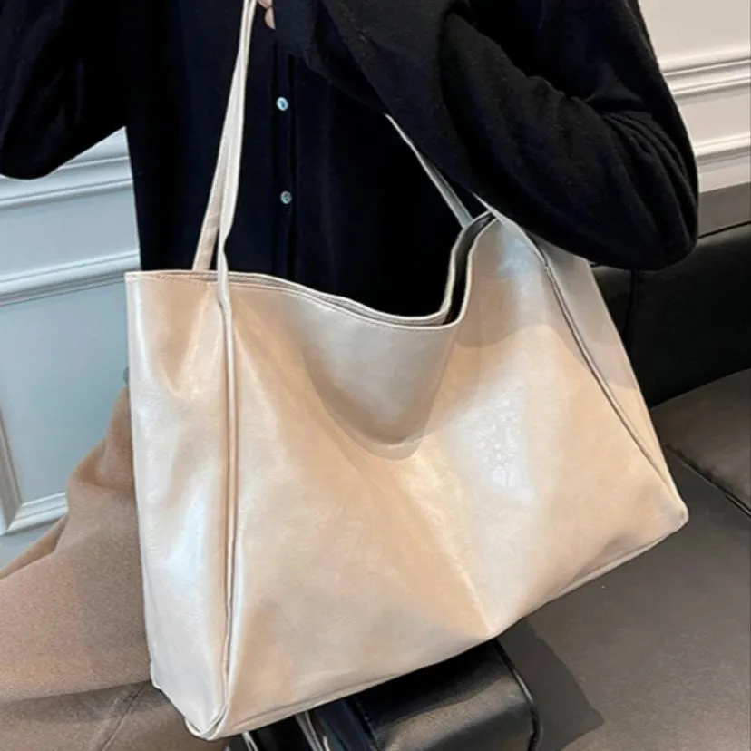 Blair | Chic Satchel with Timeless Vintage Appeal