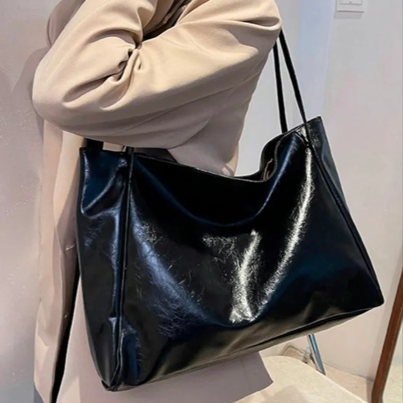 Blair | Chic Satchel with Timeless Vintage Appeal