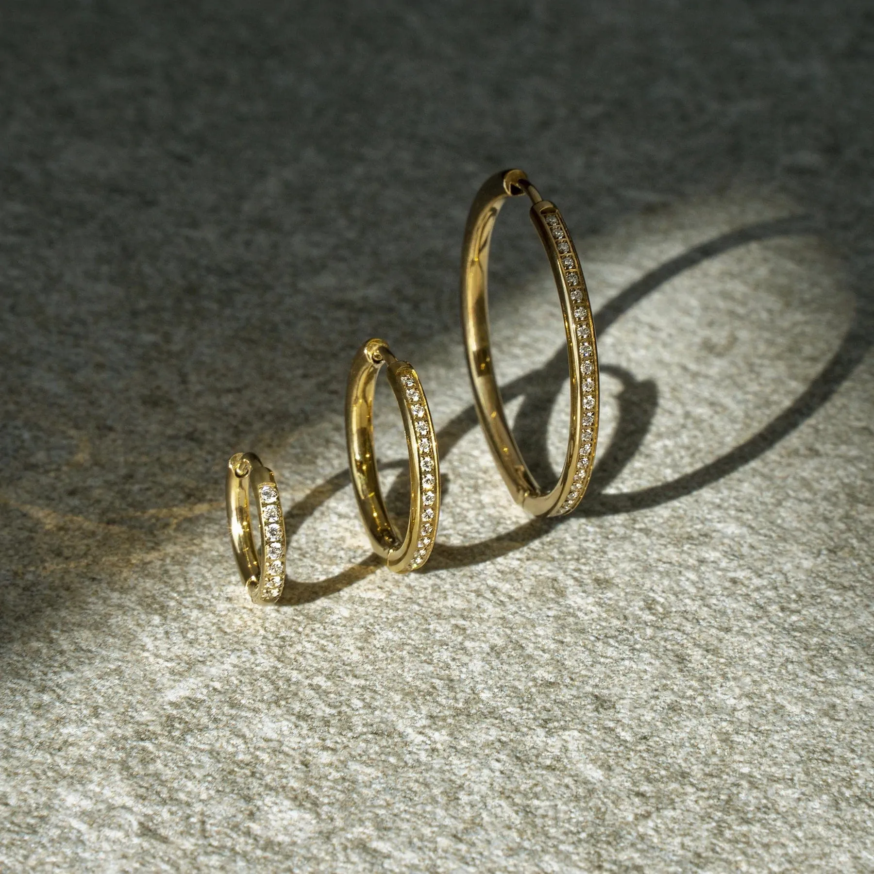 Boucles d'oreilles huggies stacks chic en acier