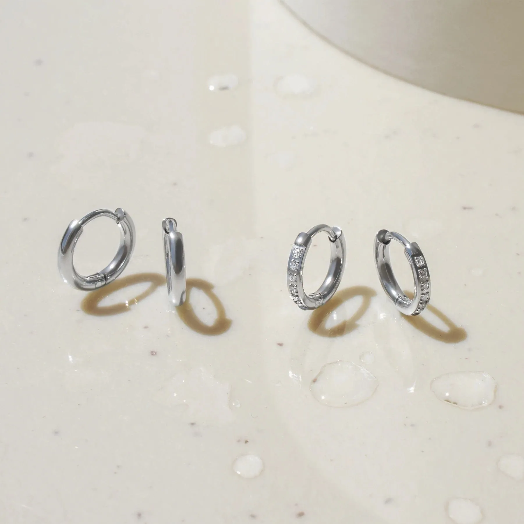 Boucles d'oreilles huggies stacks chic en acier