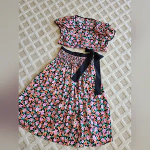Bright &amp; Floral Vintage MAGGY LONDON 100% Silk Skirt &amp; Top Set Size 8 Boho Chic