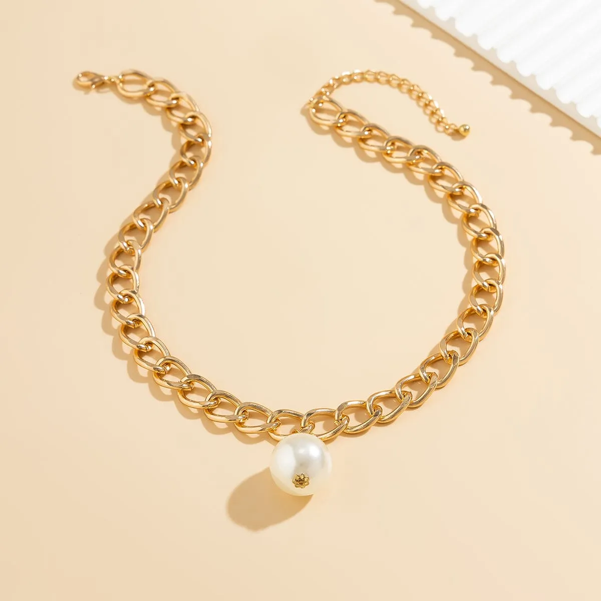 Chic Dangling Pearl Pendant Curb Chain Necklace