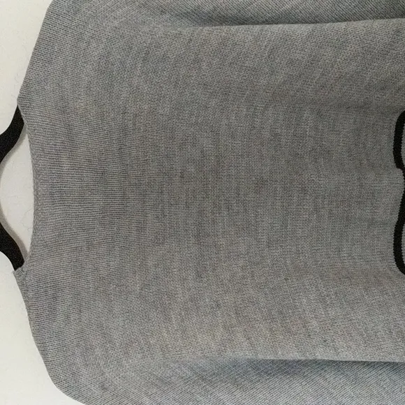 CUPCAKES &amp; CASHMERE Women’s Gray Black Poncho Size Small