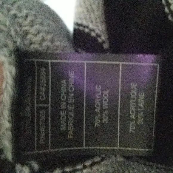 CUPCAKES &amp; CASHMERE Women’s Gray Black Poncho Size Small