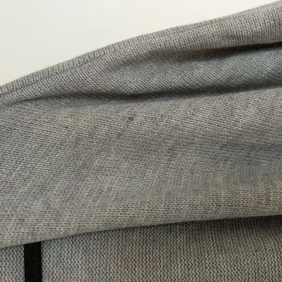 CUPCAKES &amp; CASHMERE Women’s Gray Black Poncho Size Small