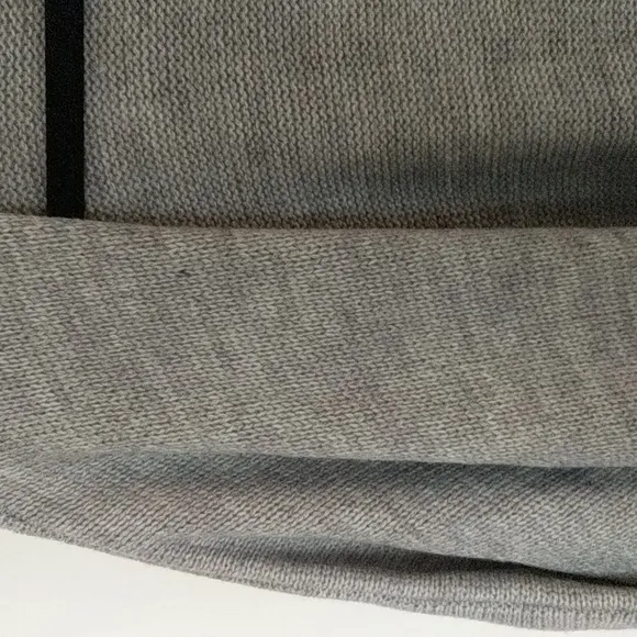 CUPCAKES &amp; CASHMERE Women’s Gray Black Poncho Size Small
