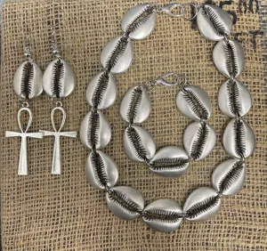 DVIA ANTIQUE SILVER COWRIE SHELL TRIO COLLECTION