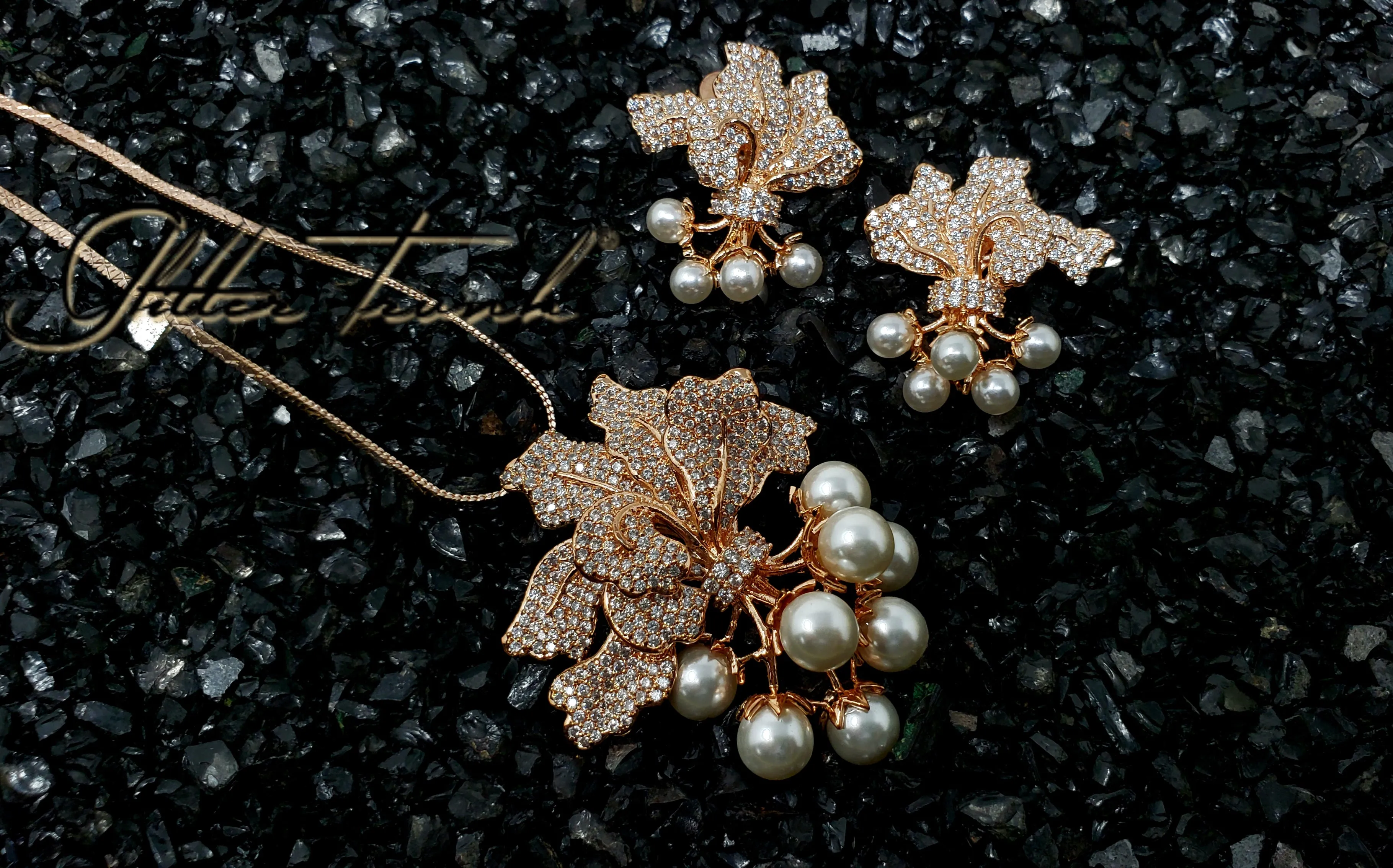 Ivy Rose Gold Pearl AD Pendant Set
