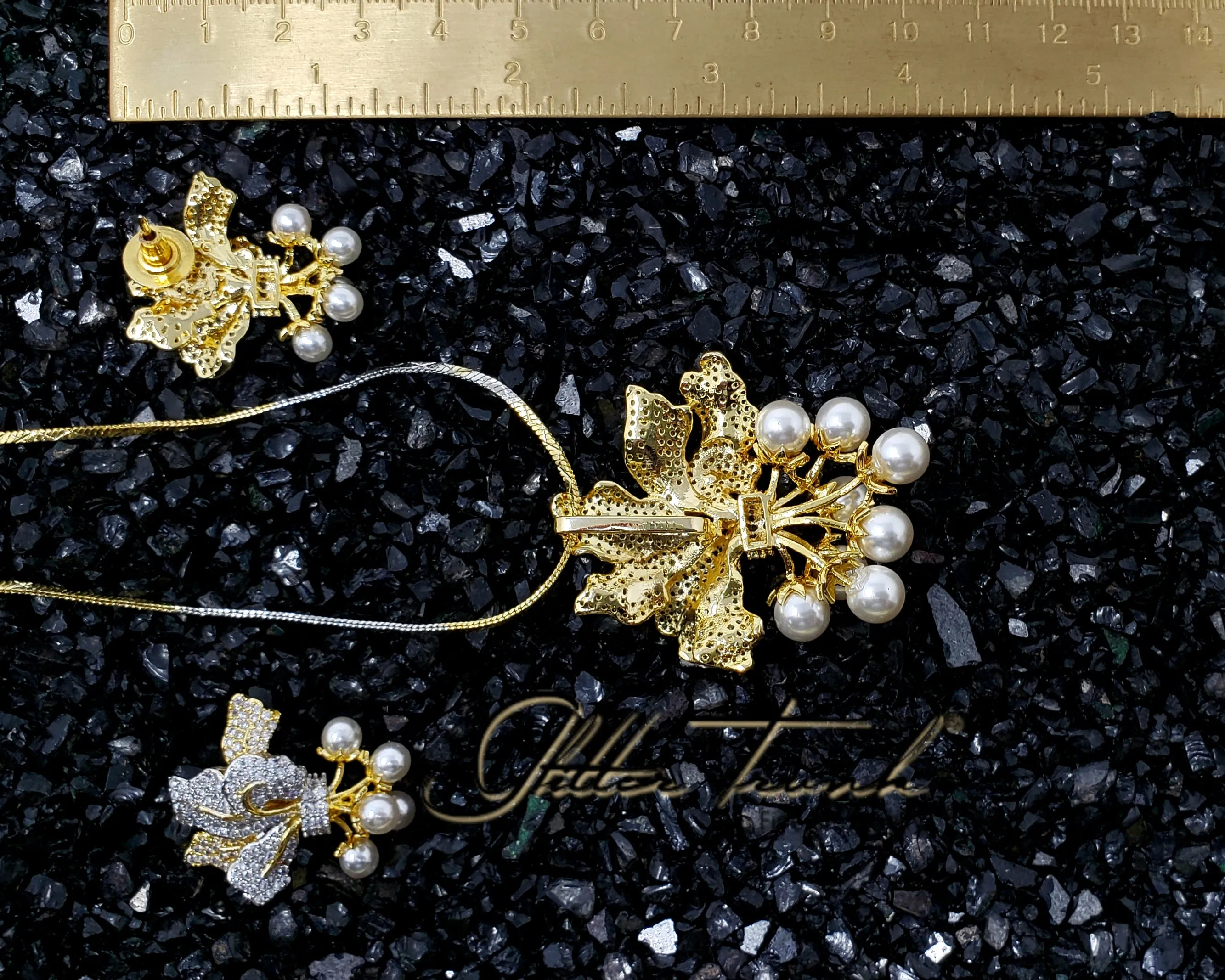 Ivy Rose Gold Pearl AD Pendant Set
