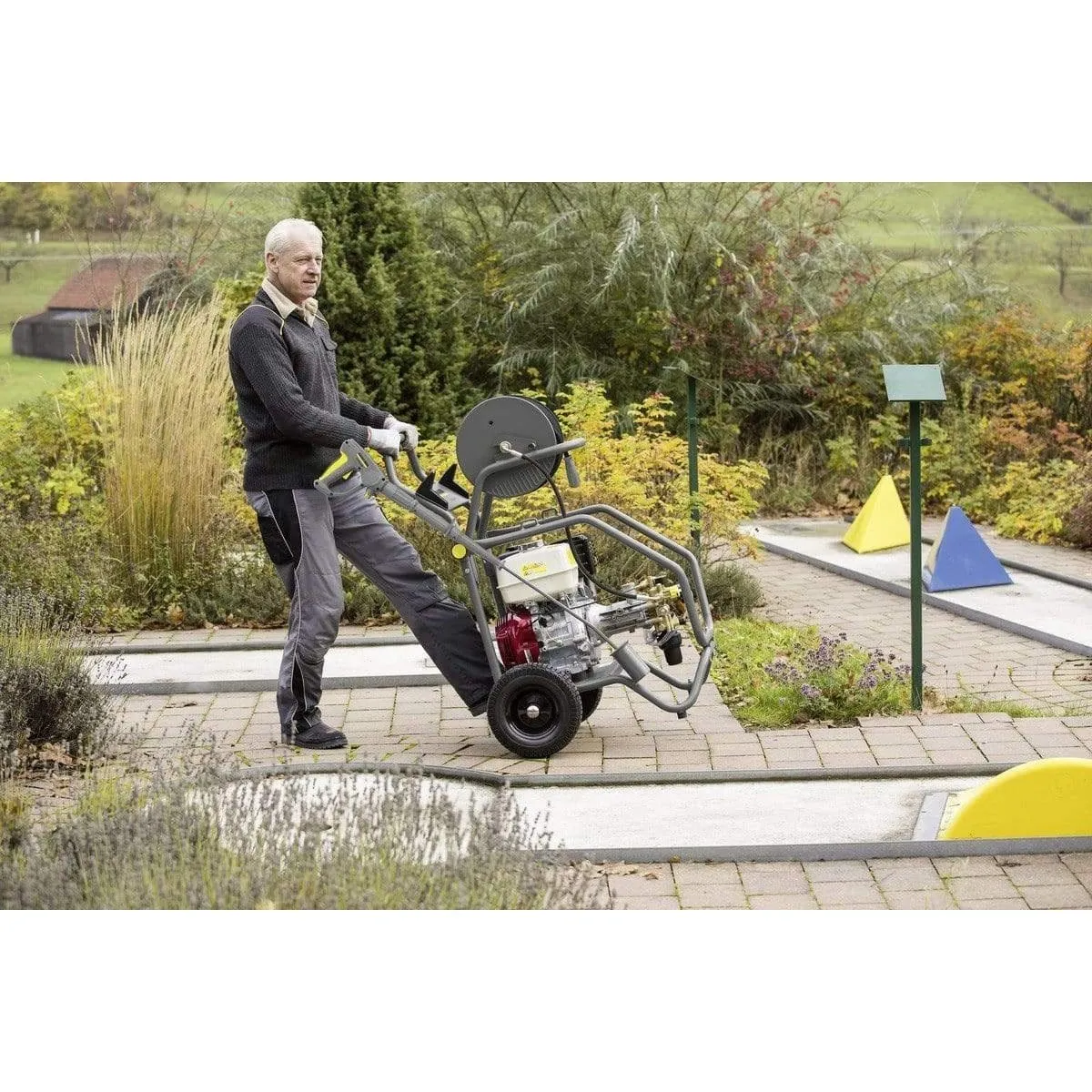 Karcher Gasoline Pressure Washer 200 Bar - HD 8/20 G