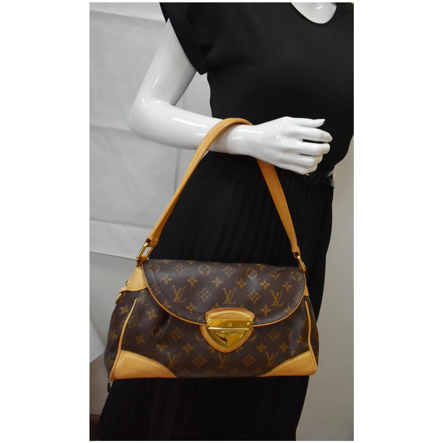 LOUIS VUITTON Beverly MM Monogram Canvas Satchel Bag Brown