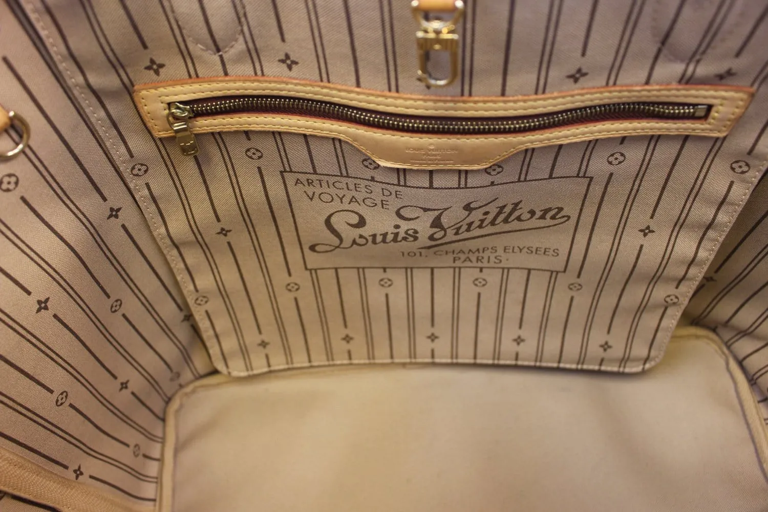 LOUIS VUITTON Monogram Canvas Neverfull GM Tote Bag