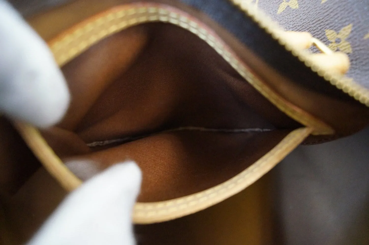 LOUIS VUITTON Monogram Speedy 35 HandBag