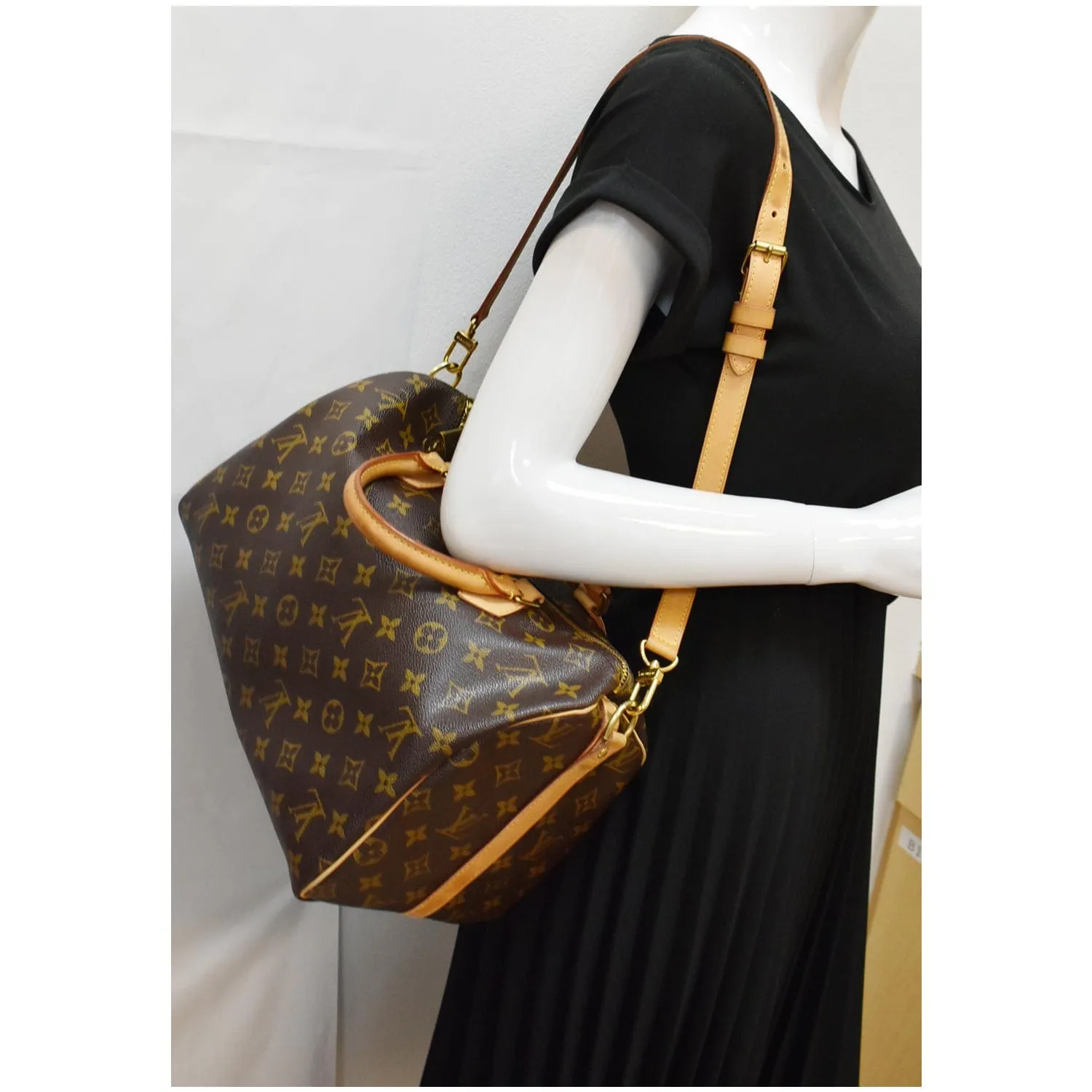 LOUIS VUITTON Speedy 30 Bandouliere Monogram Canvas Shoulder Bag Brown