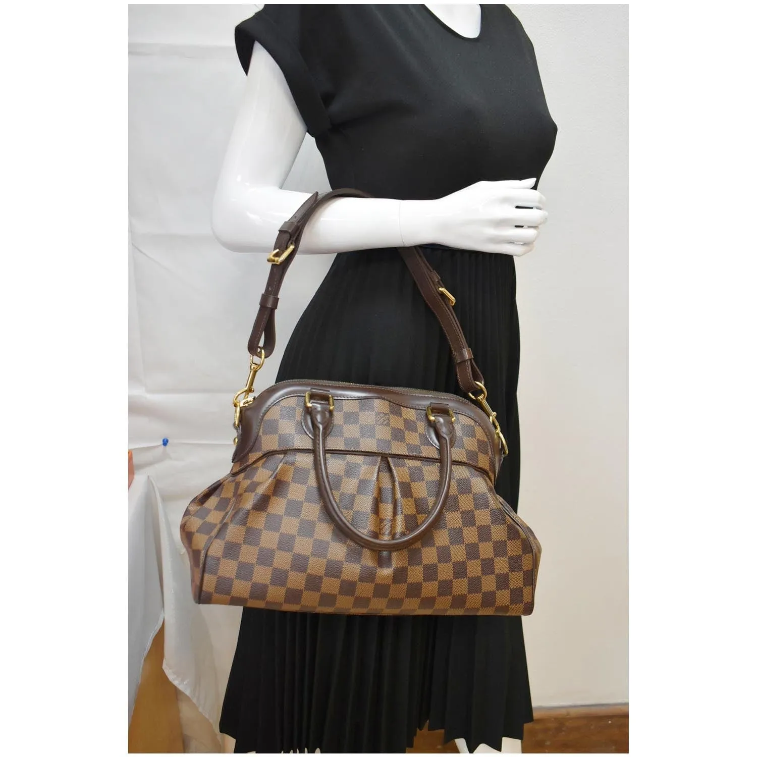 LOUIS VUITTON Trevi PM Damier Ebene Shoulder Bag Brown