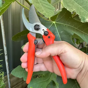 LOWE 14 - Compact Bypass Pruner - Easy to Handle