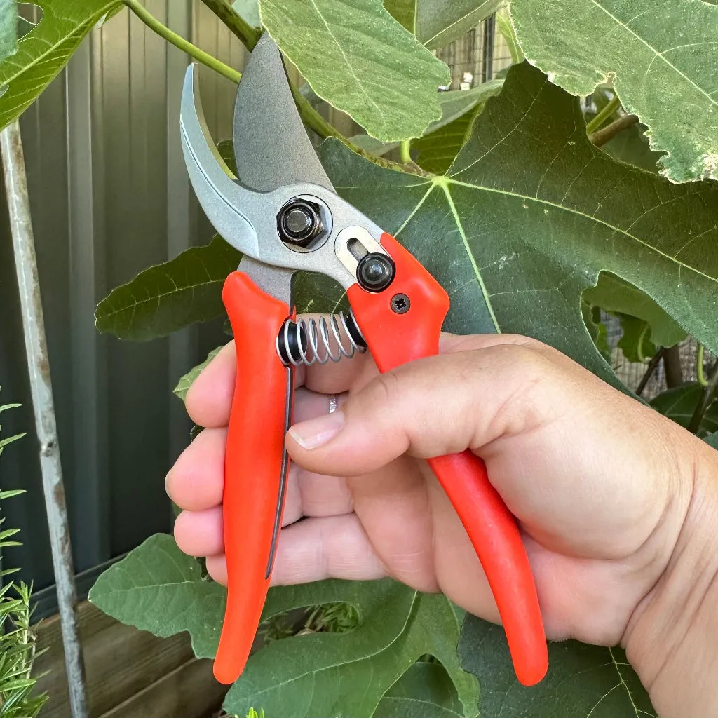 LOWE 14 - Compact Bypass Pruner - Easy to Handle