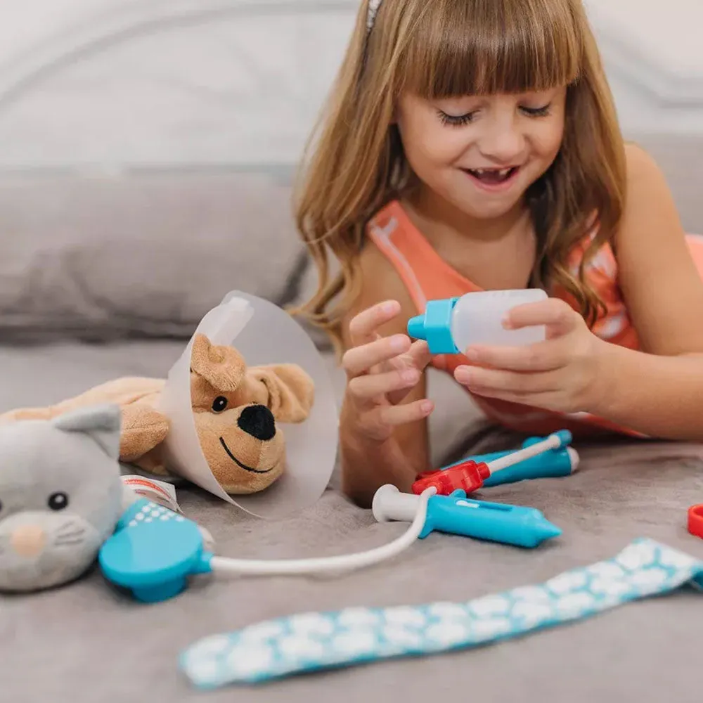 Melissa and Doug - Examine and Treat Pet Vet Play Set