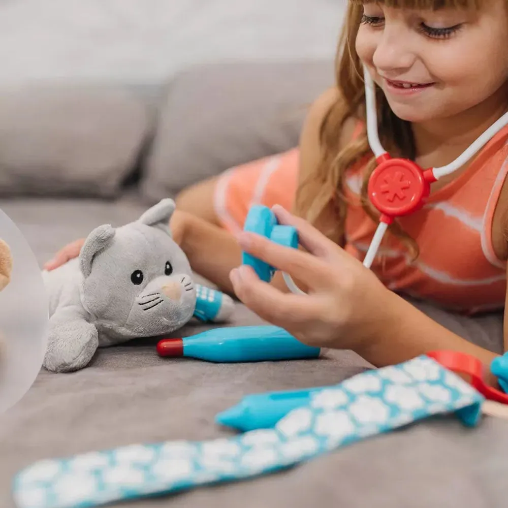 Melissa and Doug - Examine and Treat Pet Vet Play Set