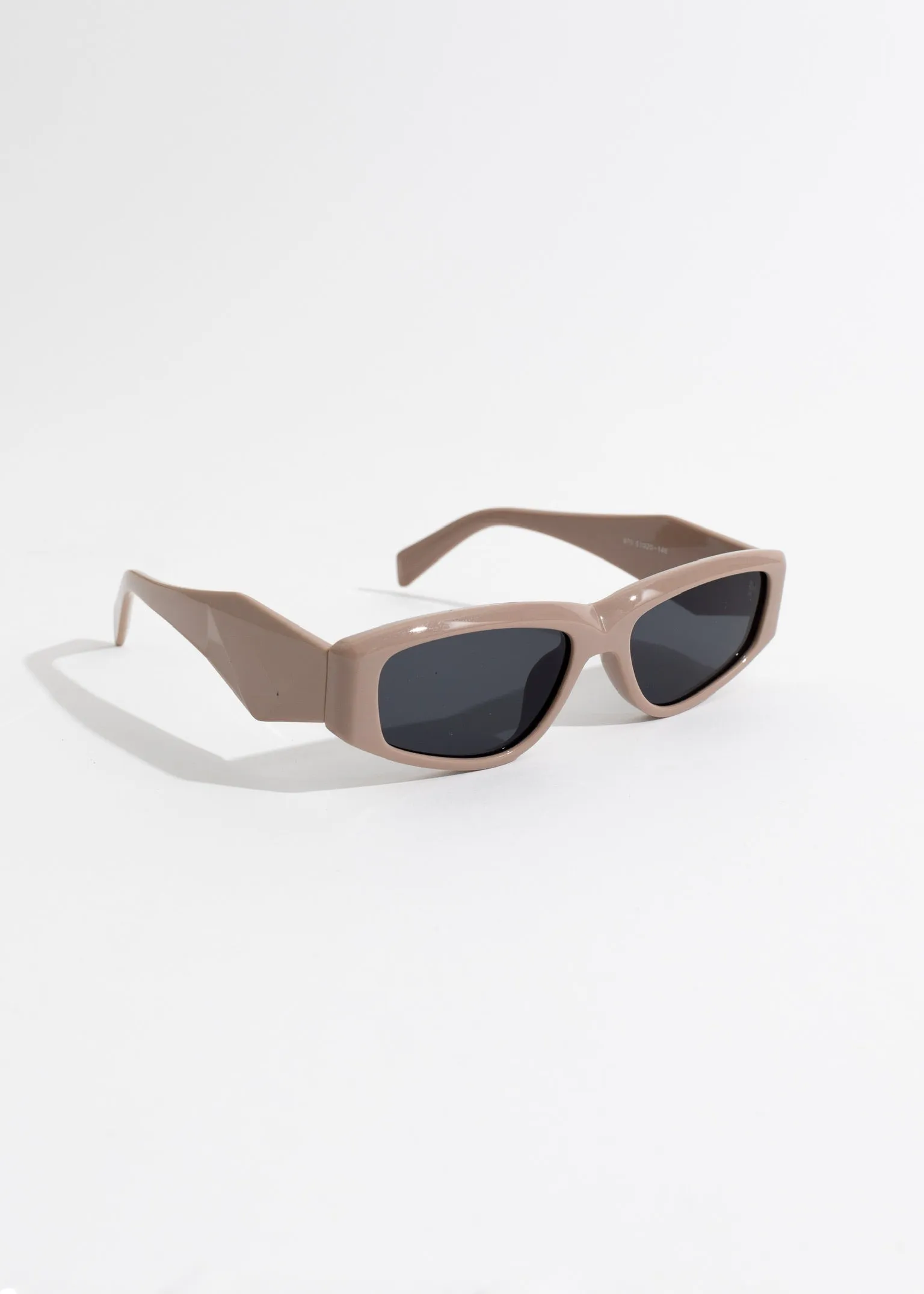 Moving On Oval Sunglasses Brown