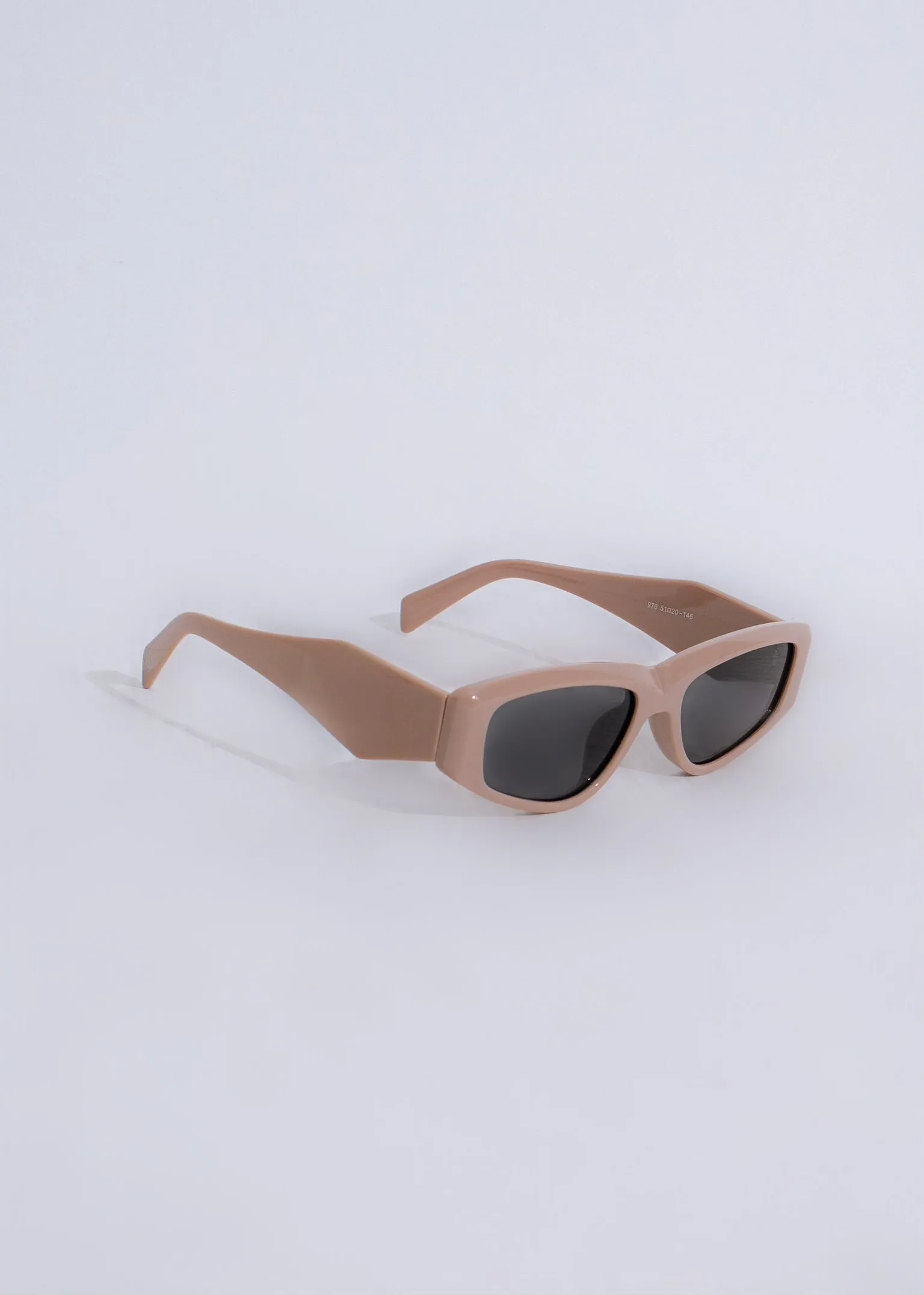 Moving On Oval Sunglasses Brown