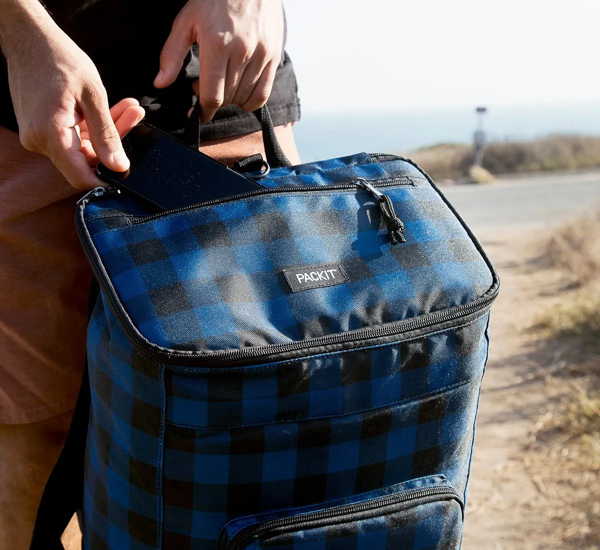 PackIt Freezable Deluxe Large Lunch Bag with Shoulder Strap, Navy Buffalo