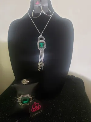 Paparazzi - Fashion Fix - A Good Talisman Is Hard To Find -Green Complete Set