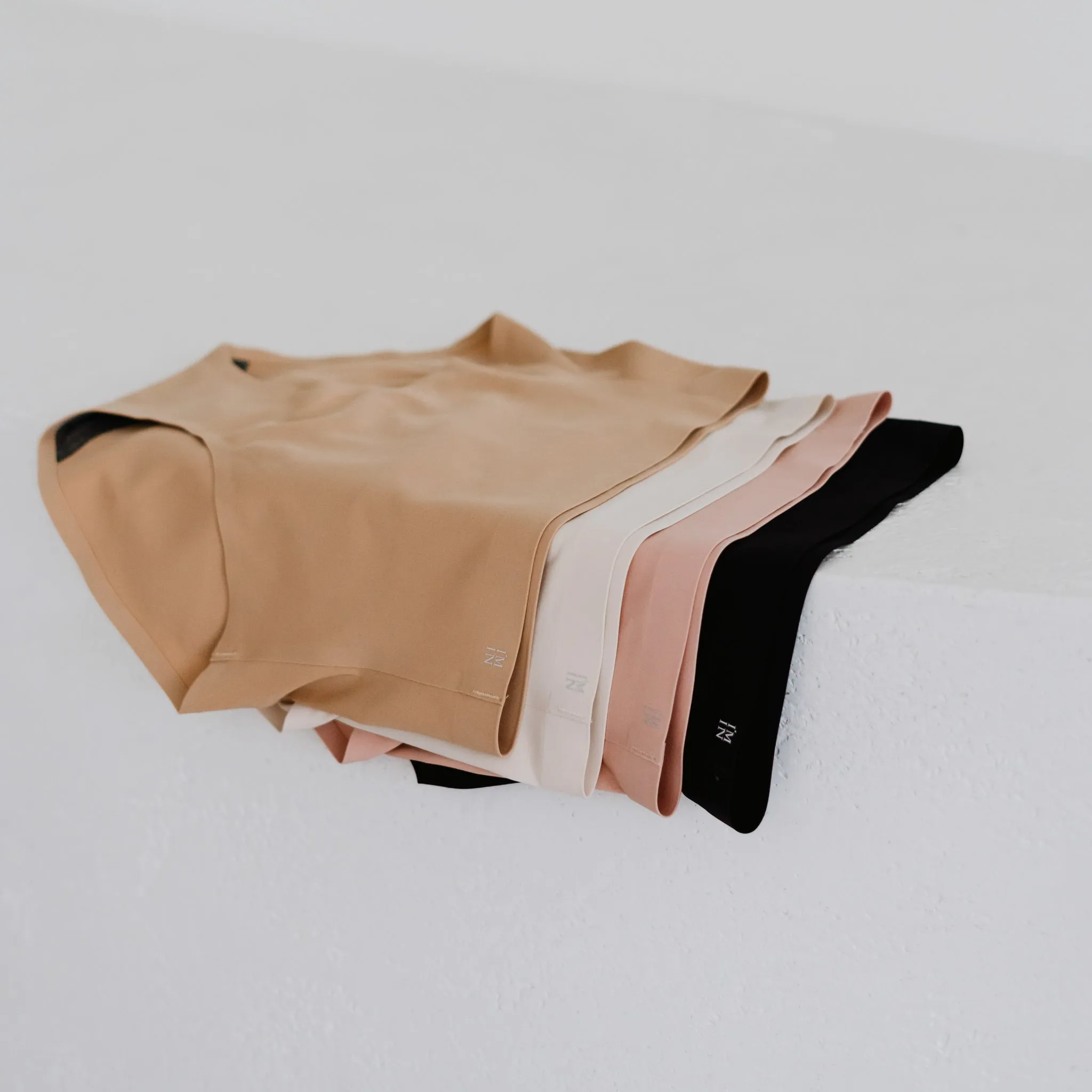 Premium Mid-Rise Seamless Butthugger in Strawberry Cream