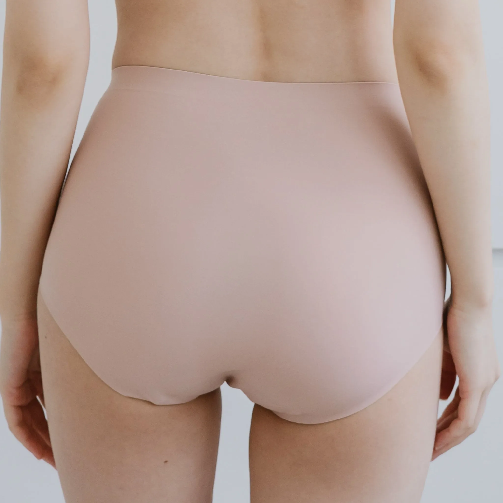 Premium Mid-Rise Seamless Butthugger in Strawberry Cream