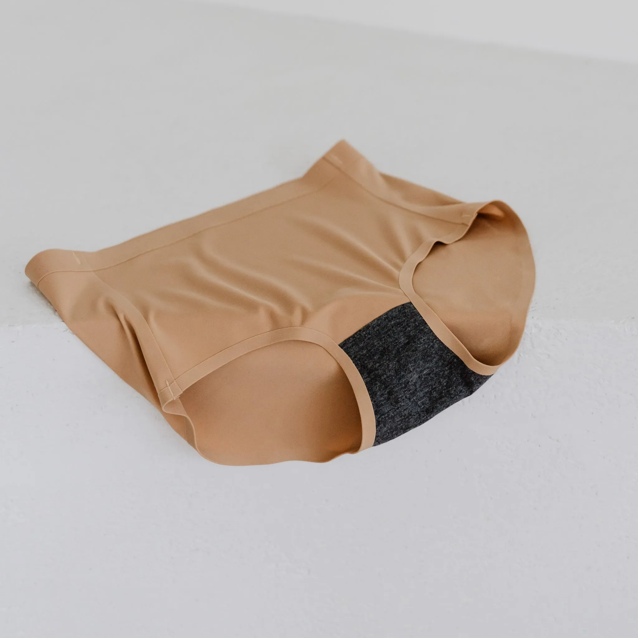 Premium Mid-Rise Seamless Butthugger in Strawberry Cream