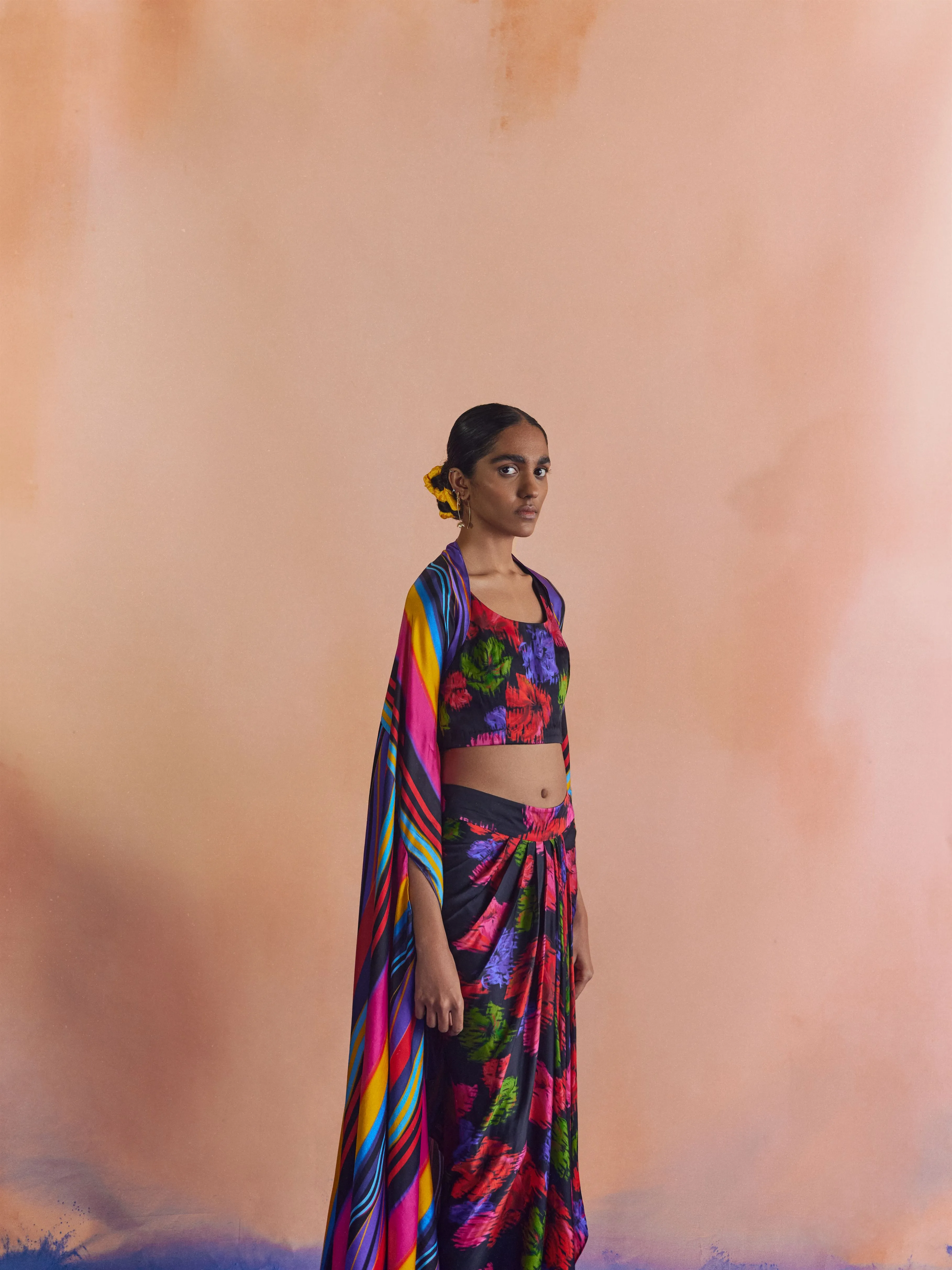 Studio Rigu   I   Womenswear, Western Kalora Blouse And Blouse Black Base With Big Flower In Red/Pink/Blue / Srdd018