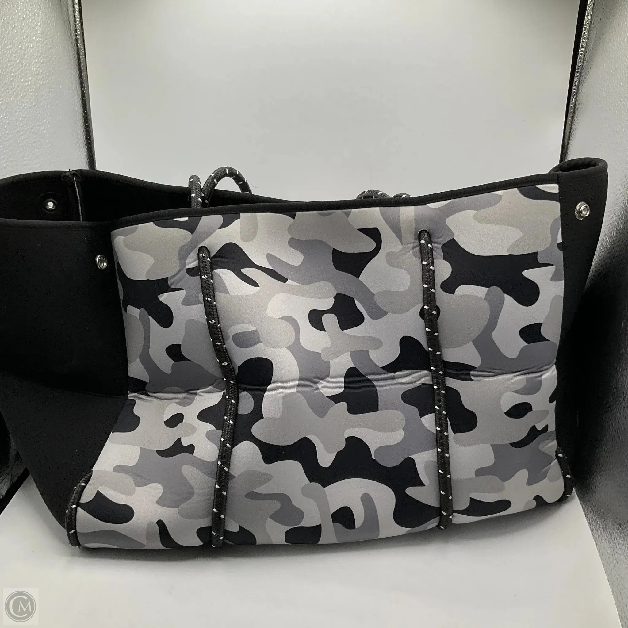 Tote By Haute Shore, Size: Large