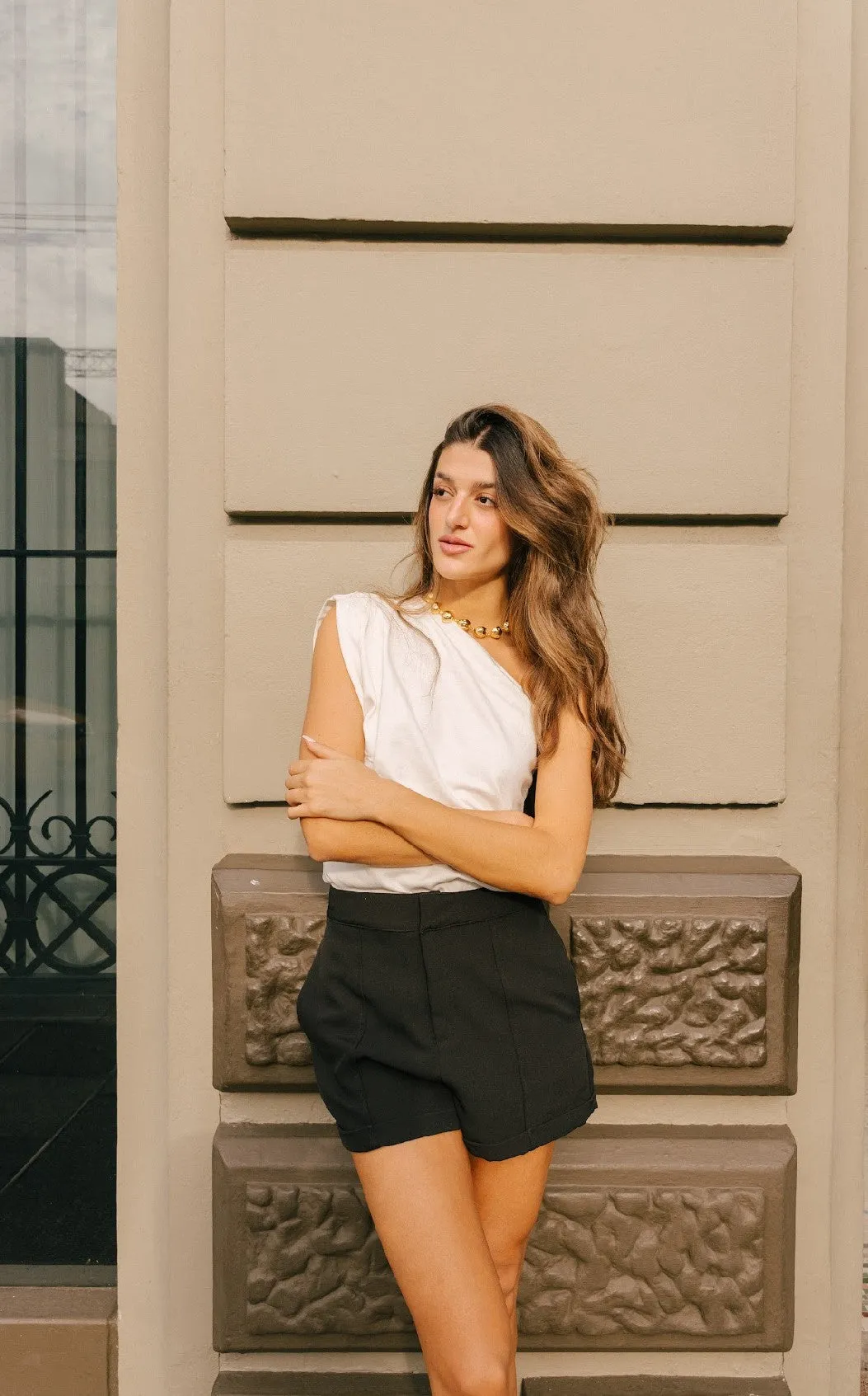 WHITE CHIC ASYMMETRICAL TOP